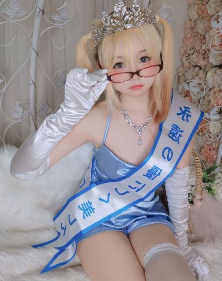 欧美时尚女人穿搭图片_国产剧高清电影在线